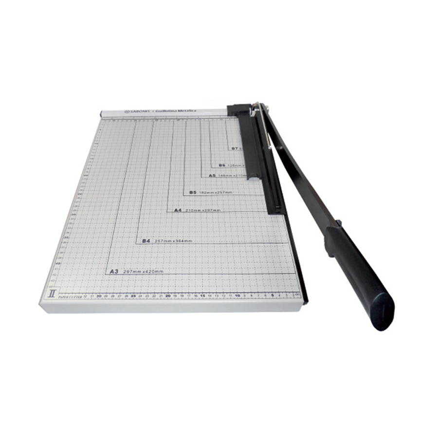 Guillotina metálica.Con barra de seguridad para protección del usuario y guías de tamaño de hoja.18